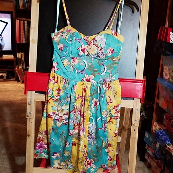 Lottie & Holly Dresses & Skirts - Lottie & Holly Medium Strappy Dress Medium